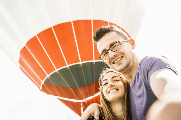 A hot air balloon flight for two as an alternative to a traditional date proballooning-13-1
